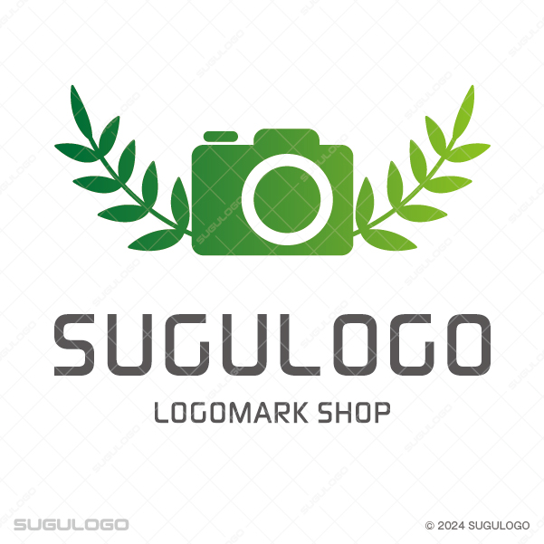 カメラの両脇に植物の枝葉がシンメトリーに配置された、自然の美しさと記録の技術をイメージさせるロゴマーク