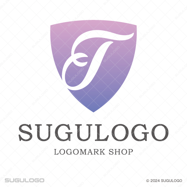 盾のフレームの中に、優雅な筆記体調の英字Tが配置されたエンブレム。信頼と格式を象徴するロゴデザイン。